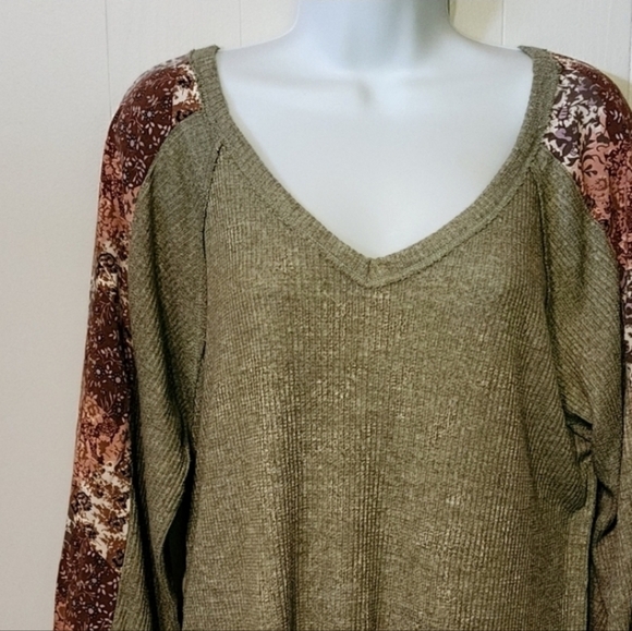 Blu Pepper Long Sleeve Top‎ Medium Olive Green Knit Round Neck Sheer Floral B59 - Picture 1 of 8